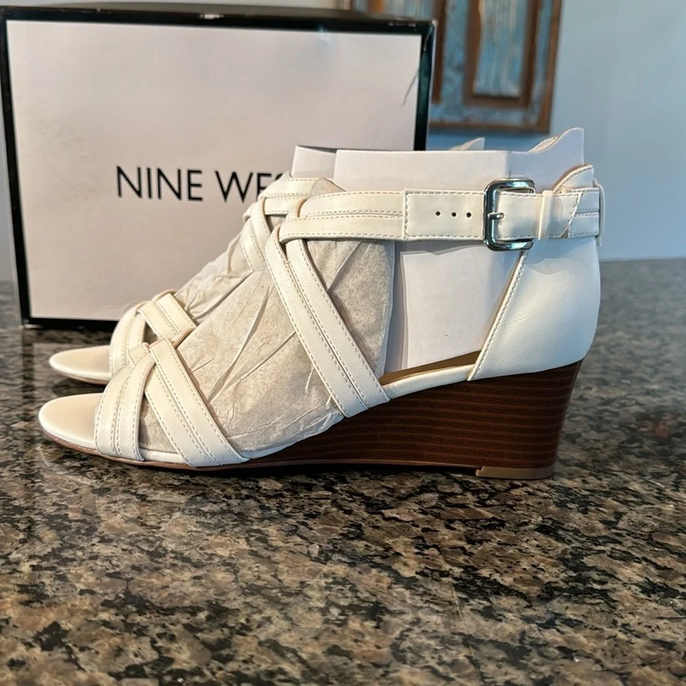 Nine West praline 3 white wedge strap sandal NIB 10.5